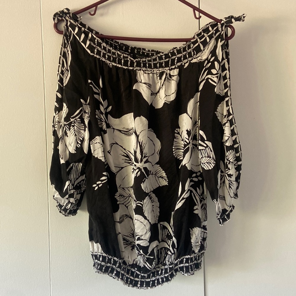 Black and White Floral Print Blouse; the arms are cutout